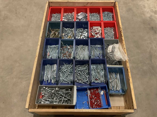 Partij bouw- en bevestigingsmateriaal - afbeelding 1 van  3