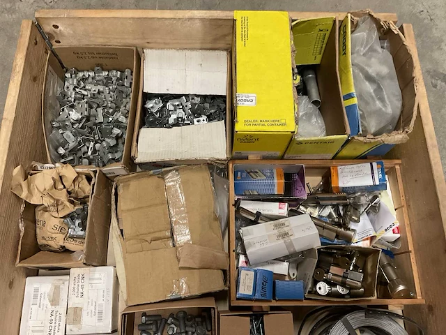 Partij bouw- en bevestigingsmateriaal - afbeelding 3 van  9