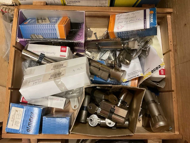Partij bouw- en bevestigingsmateriaal - afbeelding 4 van  9