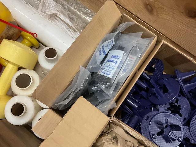 Partij bouw- en bevestigingsmateriaal - afbeelding 7 van  7