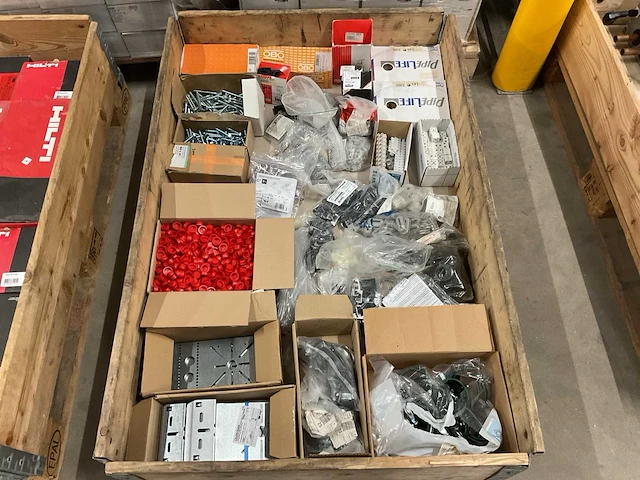 Partij bouw- en bevestigingsmateriaal - afbeelding 1 van  9