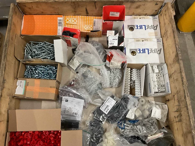 Partij bouw- en bevestigingsmateriaal - afbeelding 3 van  9
