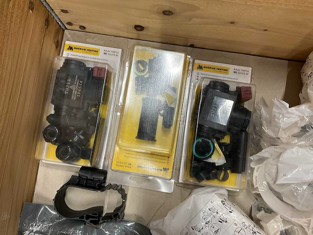 Partij bouw- en bevestigingsmateriaal - afbeelding 1 van  6