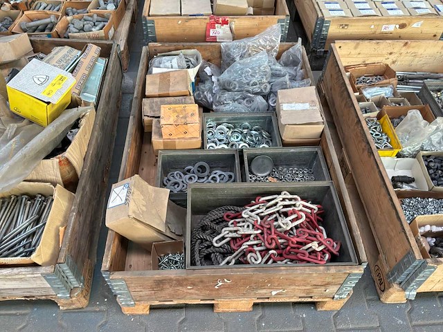 Partij bouw- en bevestigingsmateriaal - afbeelding 1 van  8