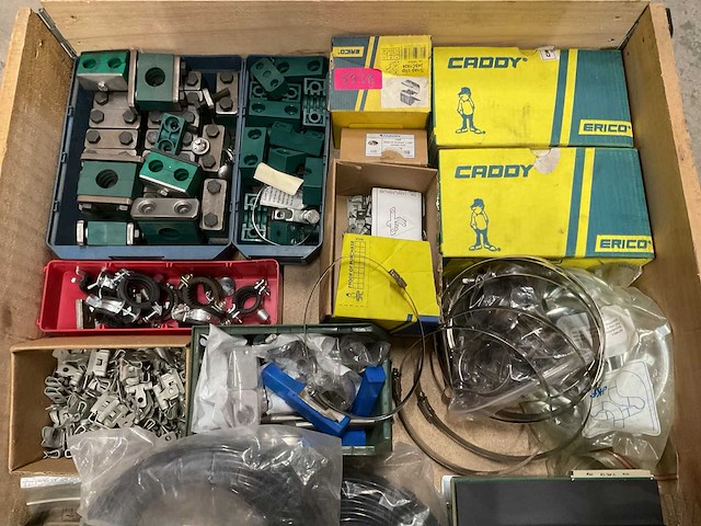 Partij bouw- en bevestigingsmaterialen - afbeelding 2 van  2