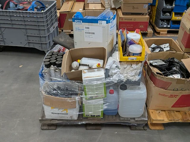 Partij bouw-, onderhoud- en veiligheidsbenodigdheden - afbeelding 1 van  7