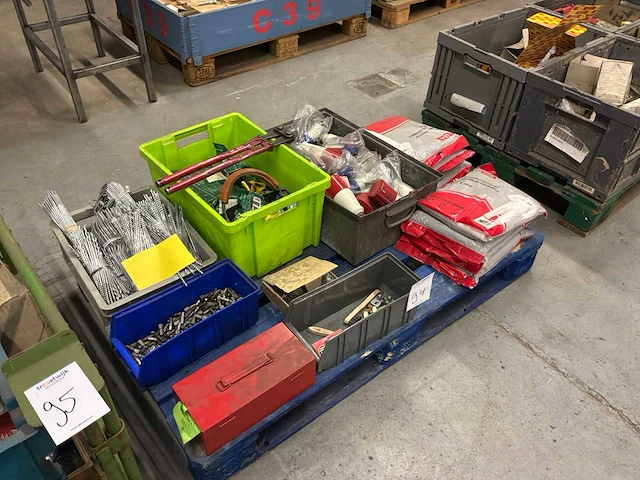 Partij bouw materiaal stekkers en diverse - afbeelding 1 van  7