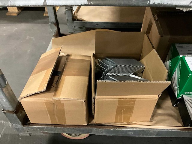 Partij bouwbenodigdheden, retourgoederen - afbeelding 4 van  6