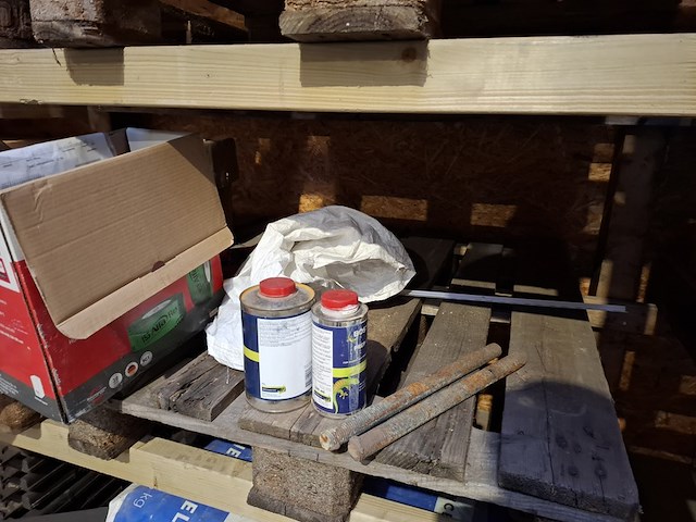 Partij bouwbenodigdheden - afbeelding 2 van  65