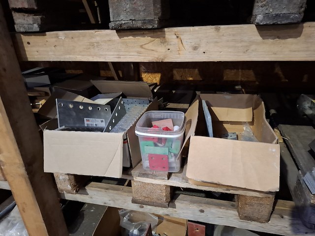 Partij bouwbenodigdheden - afbeelding 28 van  65