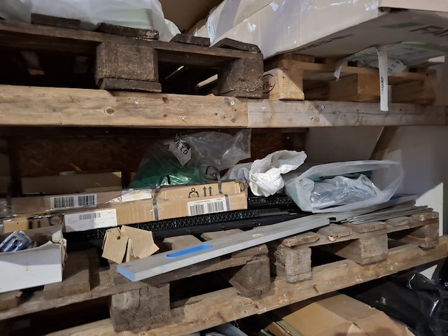 Partij bouwbenodigdheden - afbeelding 52 van  65