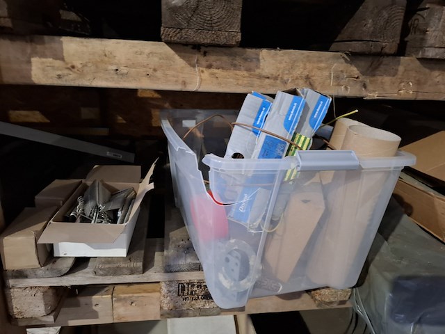 Partij bouwbenodigdheden - afbeelding 53 van  65