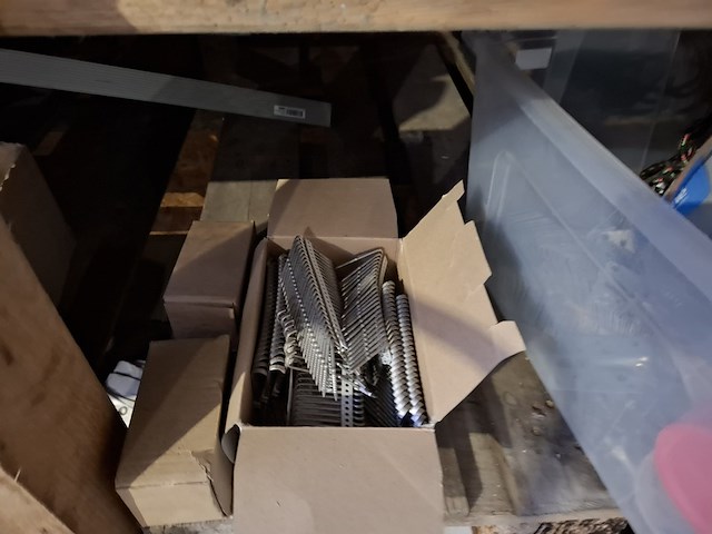 Partij bouwbenodigdheden - afbeelding 55 van  65