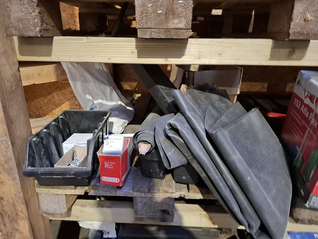 Partij bouwbenodigdheden - afbeelding 65 van  65