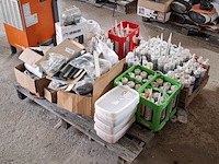 Partij bouwbenodigdheden - afbeelding 1 van  17