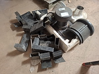 Partij bouwbenodigdheden - afbeelding 1 van  4