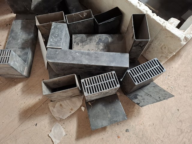 Partij bouwbenodigdheden - afbeelding 2 van  4