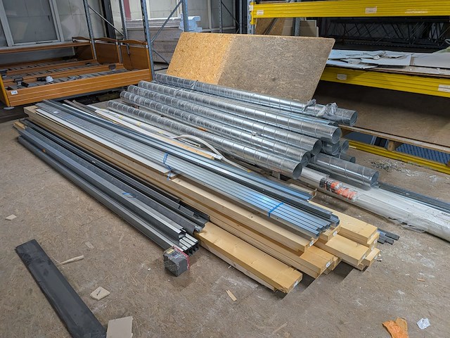 Partij bouwbenodigdheden - afbeelding 2 van  6