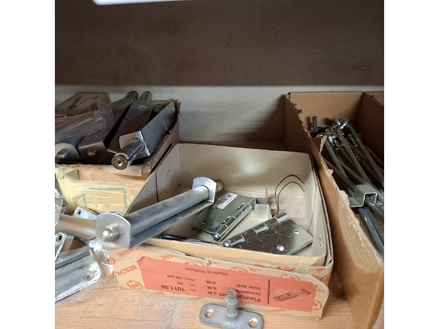 Partij bouwbenodigdheden - afbeelding 2 van  56