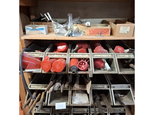 Partij bouwbenodigdheden - afbeelding 4 van  56