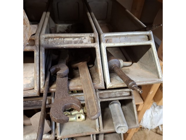 Partij bouwbenodigdheden - afbeelding 7 van  56