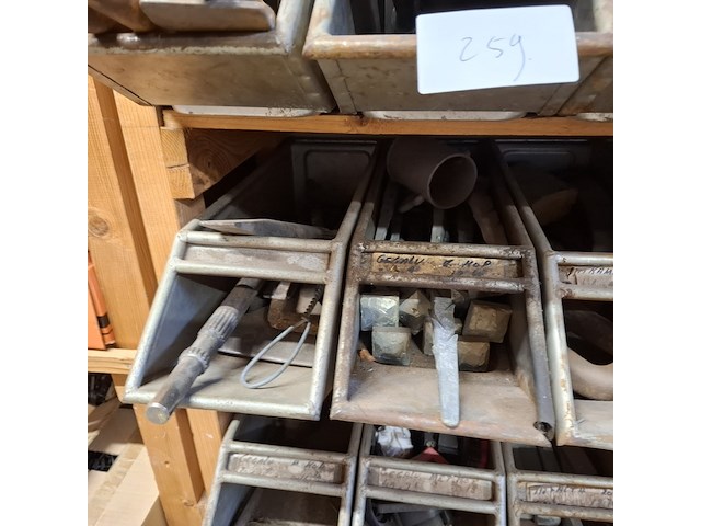 Partij bouwbenodigdheden - afbeelding 8 van  56