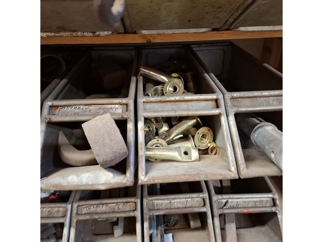 Partij bouwbenodigdheden - afbeelding 9 van  56