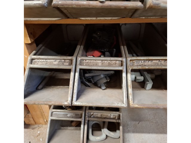 Partij bouwbenodigdheden - afbeelding 10 van  56