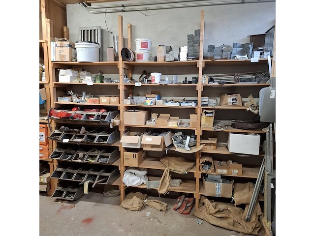 Partij bouwbenodigdheden - afbeelding 1 van  56