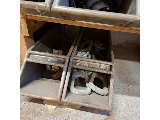 Partij bouwbenodigdheden - afbeelding 13 van  56