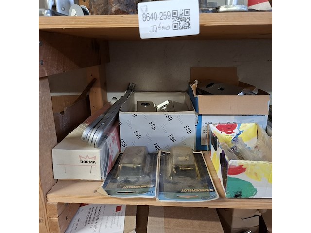 Partij bouwbenodigdheden - afbeelding 20 van  56