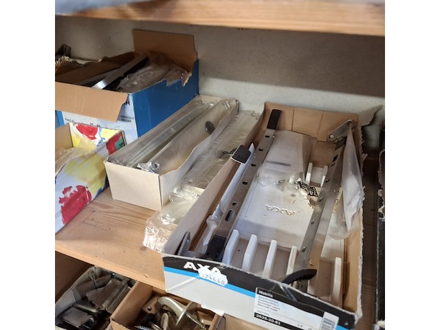 Partij bouwbenodigdheden - afbeelding 22 van  56