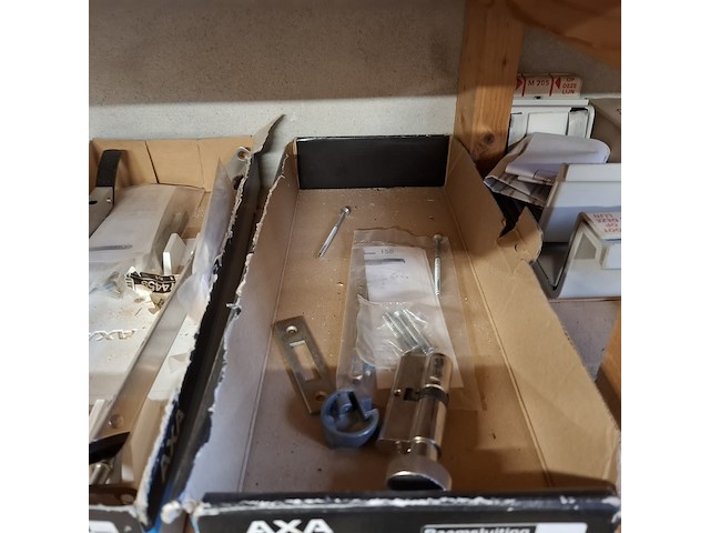 Partij bouwbenodigdheden - afbeelding 24 van  56