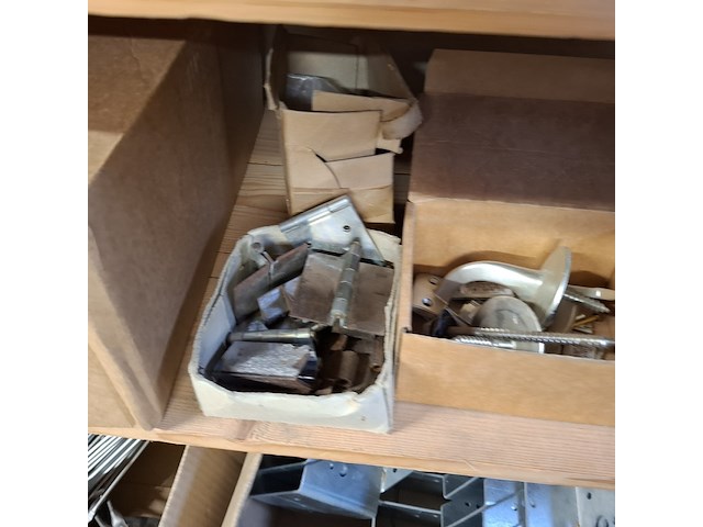 Partij bouwbenodigdheden - afbeelding 26 van  56