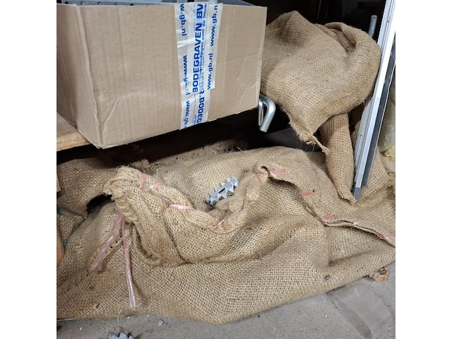 Partij bouwbenodigdheden - afbeelding 32 van  56