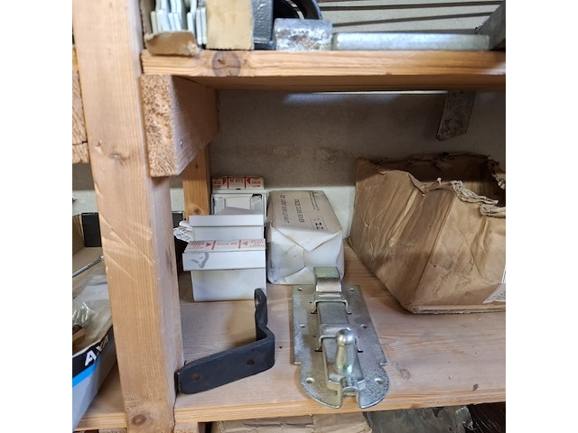 Partij bouwbenodigdheden - afbeelding 39 van  56