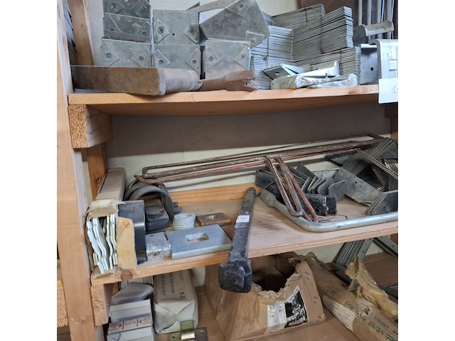 Partij bouwbenodigdheden - afbeelding 41 van  56