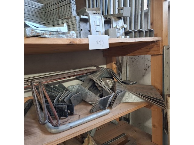 Partij bouwbenodigdheden - afbeelding 42 van  56