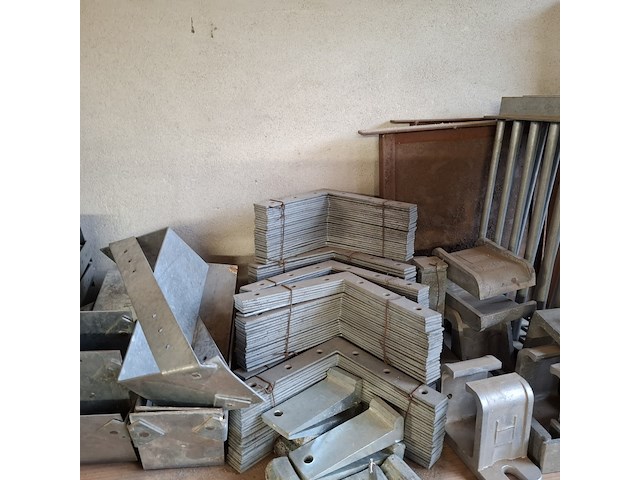 Partij bouwbenodigdheden - afbeelding 44 van  56