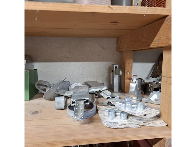 Partij bouwbenodigdheden - afbeelding 45 van  56