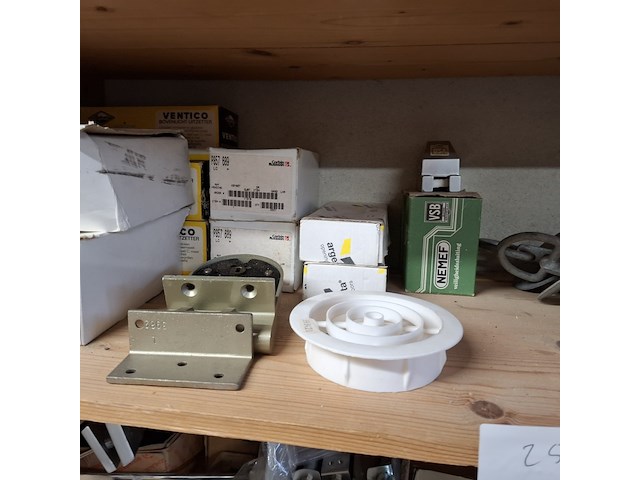 Partij bouwbenodigdheden - afbeelding 53 van  56