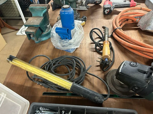 Partij bouwgereedschap en bouwmaterialen w.o. bosch, dewalt - afbeelding 2 van  10