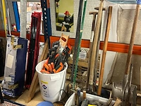 Partij bouwgereedschap en tuingereedschap