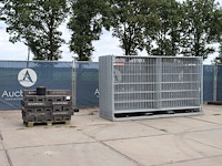 Partij bouwhekken bouwhekken nederland met transportrek en bijhorende betonvoeten - afbeelding 1 van  1