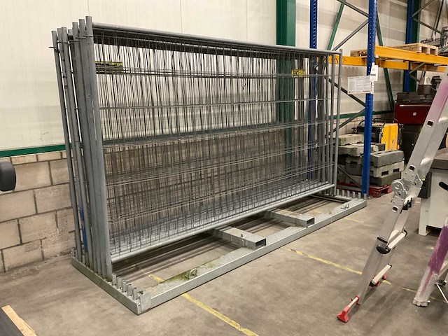 Partij bouwhekken en voeten - afbeelding 1 van  4