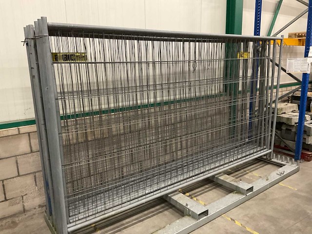 Partij bouwhekken en voeten - afbeelding 3 van  4