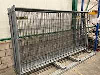 Partij bouwhekken en voeten - afbeelding 3 van  4