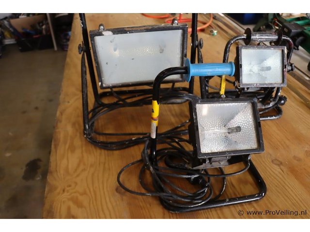 Partij bouwlampen o.a. eurolux art.100 en art.200 - afbeelding 1 van  7