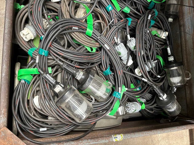 Partij bouwlampen - afbeelding 7 van  8