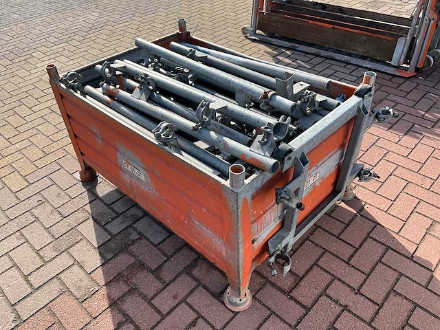 Partij bouwlift schuifpoort palen - afbeelding 2 van  3